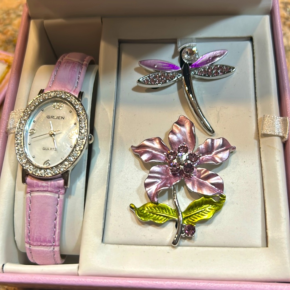 Vintage Gruen watch with pins - pink and light violet